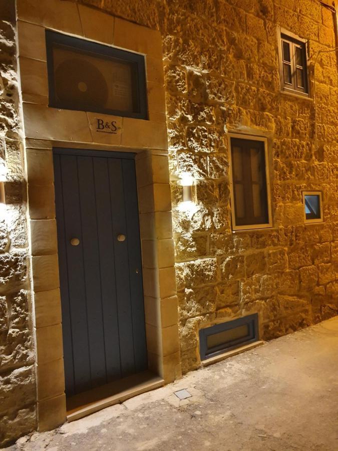 B&S Accommodation Renovated 18 Century House Of Character In Hal Ghaxiak Exteriör bild