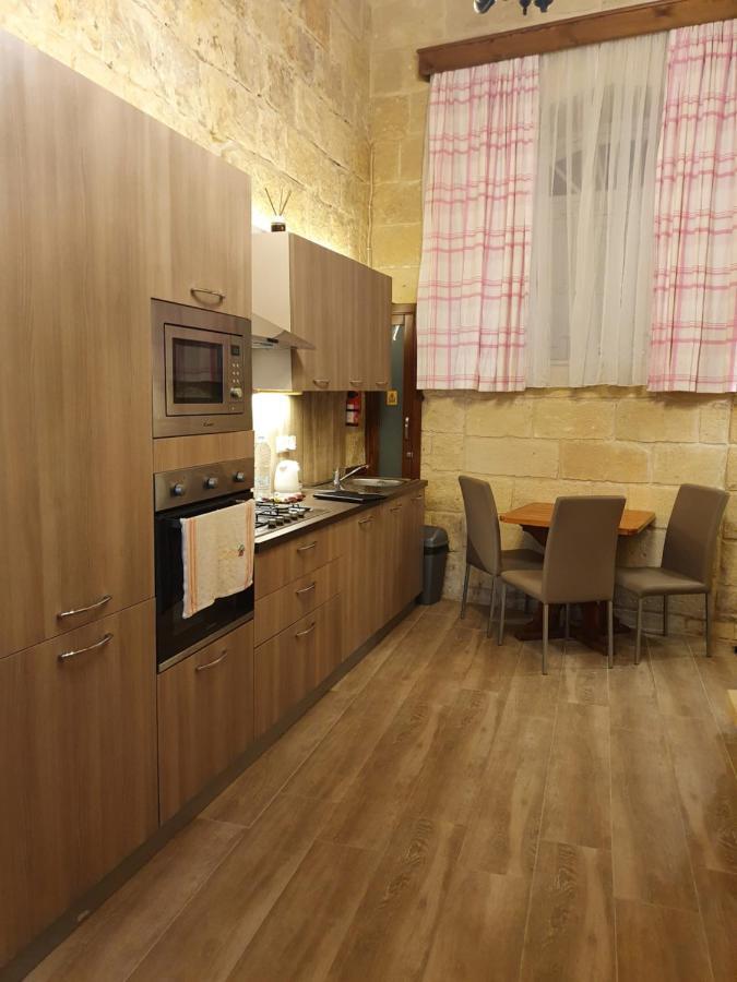 B&S Accommodation Renovated 18 Century House Of Character In Hal Ghaxiak Exteriör bild