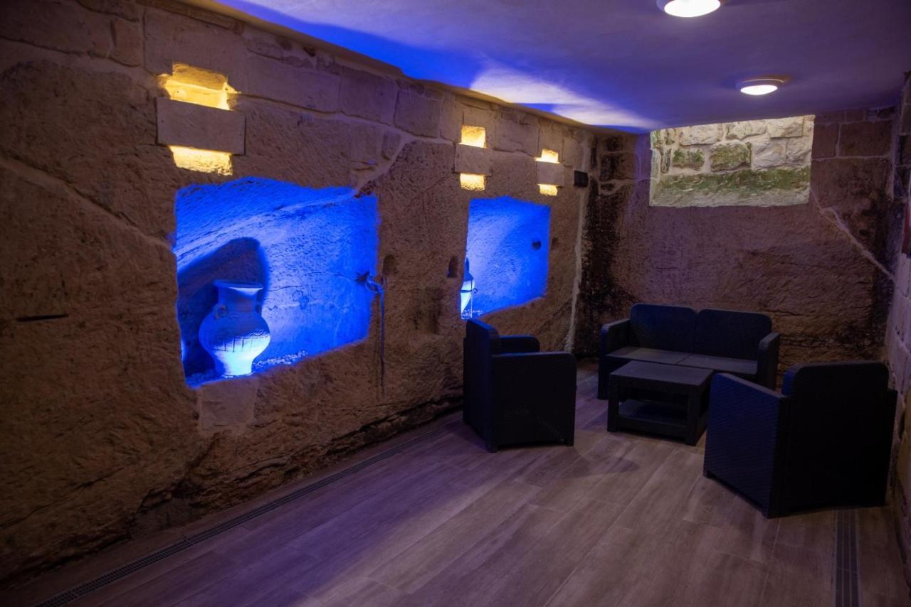 B&S Accommodation Renovated 18 Century House Of Character In Hal Ghaxiak Exteriör bild