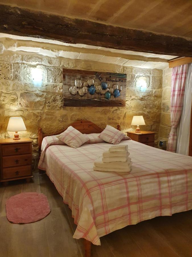 B&S Accommodation Renovated 18 Century House Of Character In Hal Ghaxiak Exteriör bild